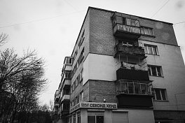 Ukrajina Lvov 02/2022 - černobílé průhledy